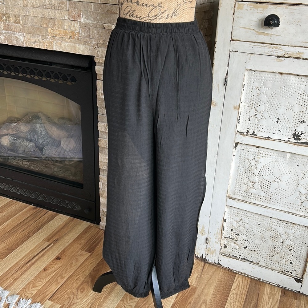 HYFVE lined black side cut out elastic waist elastic ankle flowy pant